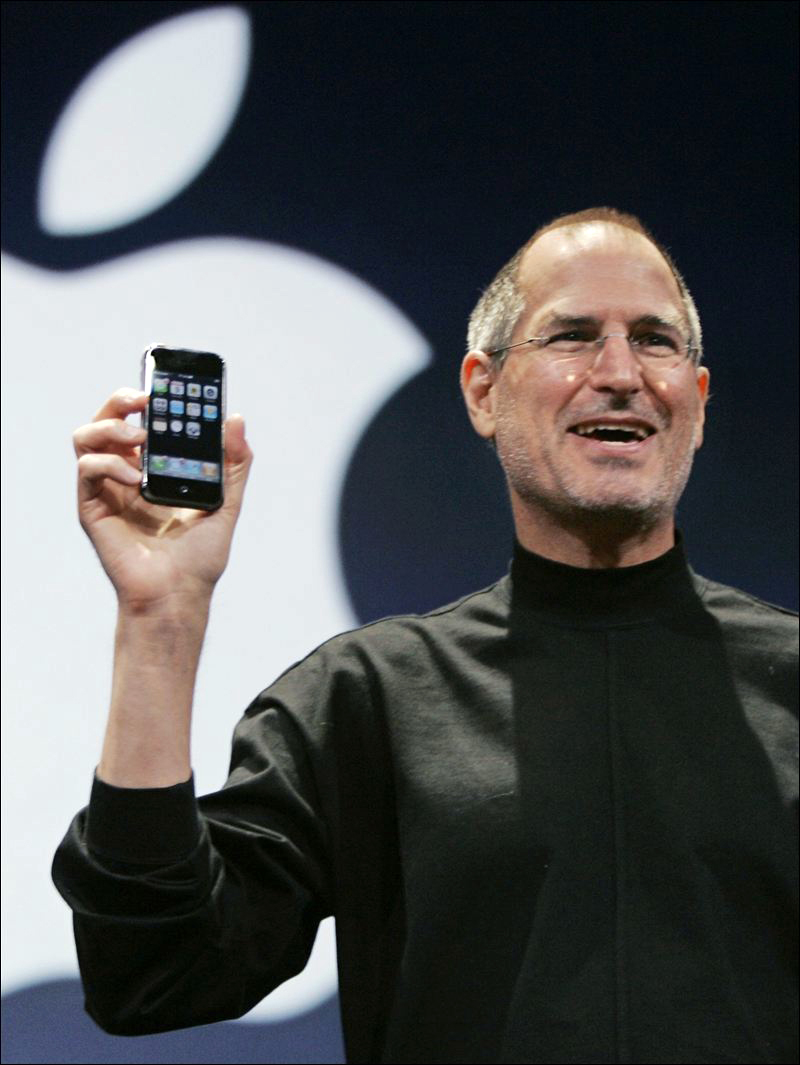 iPhone compie 8 anni Steve Jobs