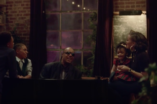 spot Natale 2015 di Apple con Stevie Wonder