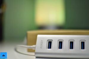Hub USB C a 4 porte USB con porta di ricarica