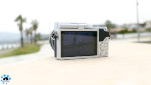 mirrorless più compatta