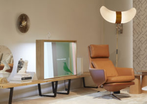 il primo TV OLED trasparente
